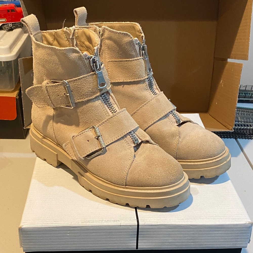 Dolce Vita Avari Dune Suede Ankle Boots